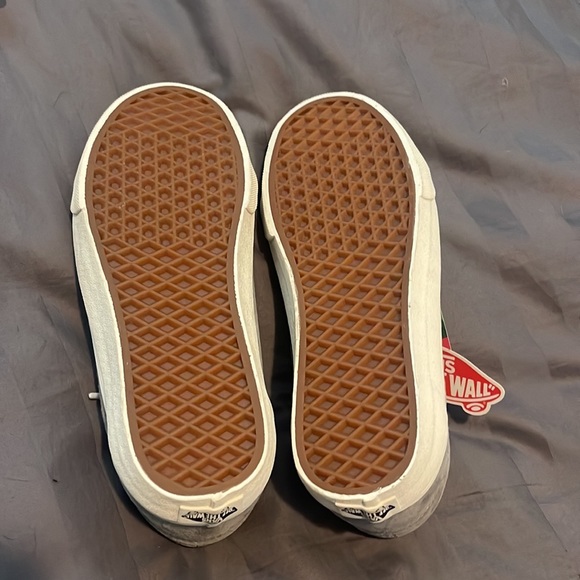 Vans shoes, size 9 - Picture 2 of 3